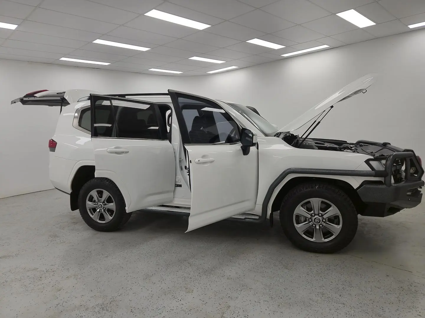 2022 Toyota Landcruiser Gallery Image 6