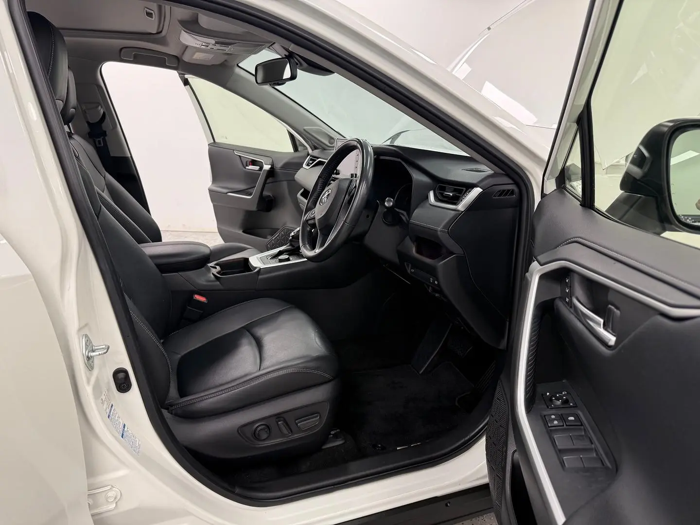 2020 Toyota RAV4 Gallery Image 14