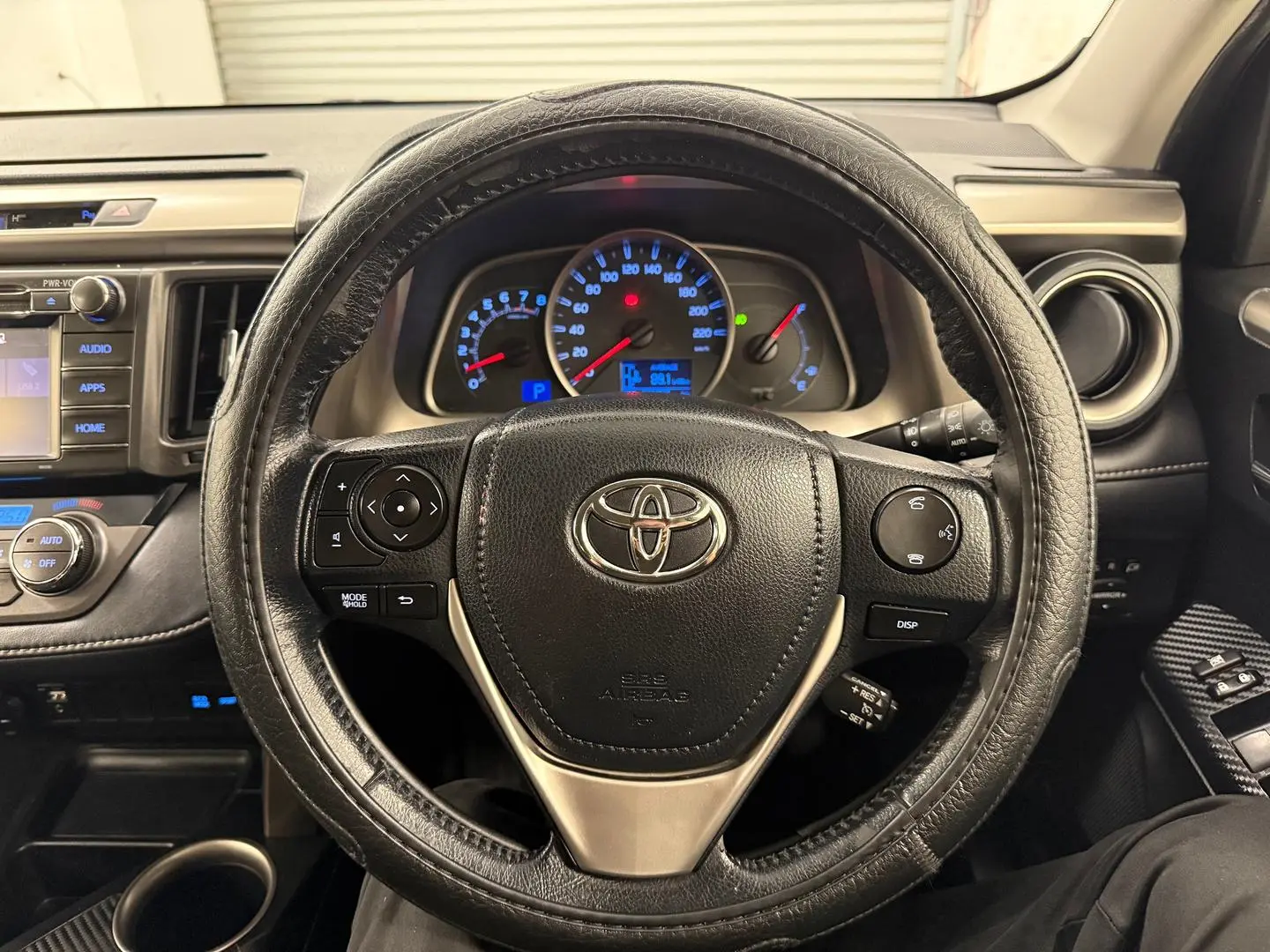 2015 Toyota RAV4 Gallery Image 25