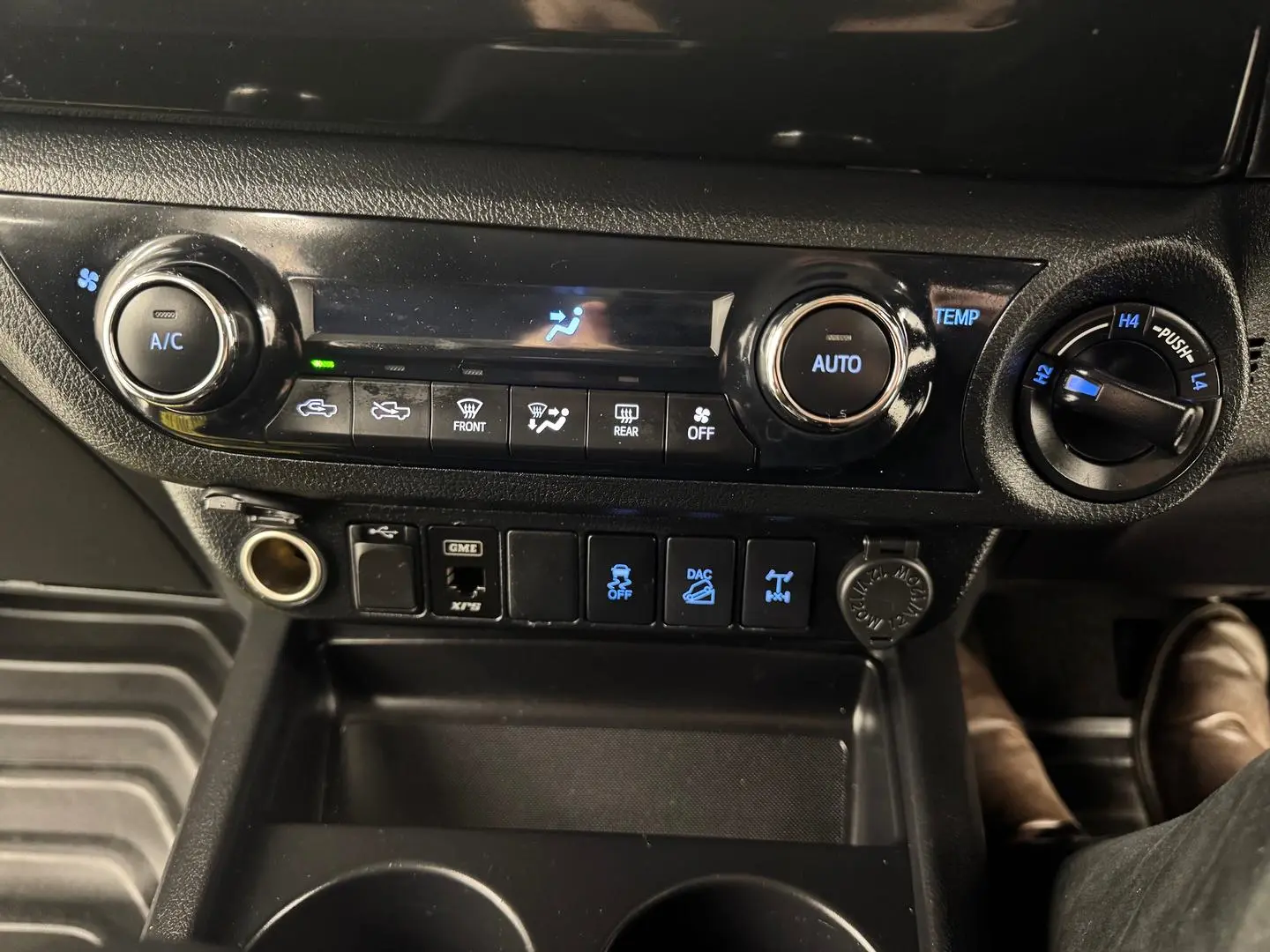 2020 Toyota Hilux Gallery Image 23