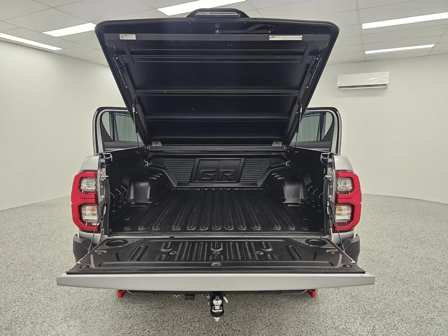 2025 Toyota Hilux Gallery Image 17