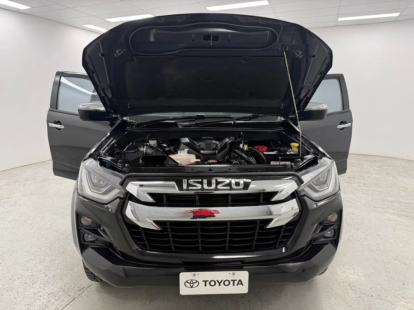 2022 Isuzu D-MAX Gallery Image 23