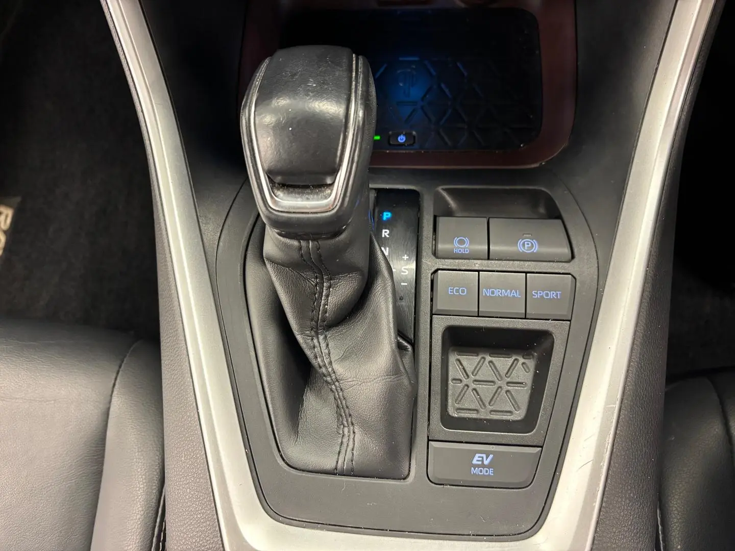 2020 Toyota RAV4 Gallery Image 31
