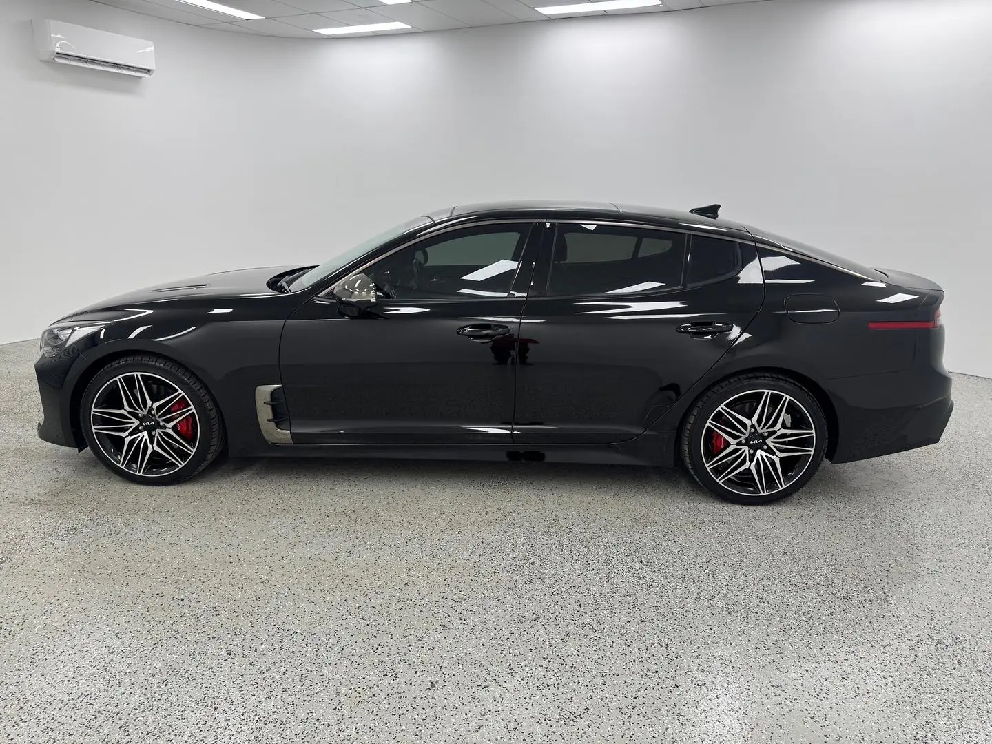 2022 Kia Stinger Gallery Image 5