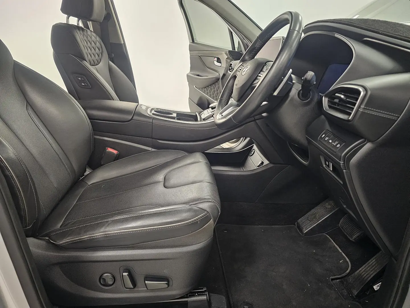 2022 Hyundai Santa Fe Gallery Image 25