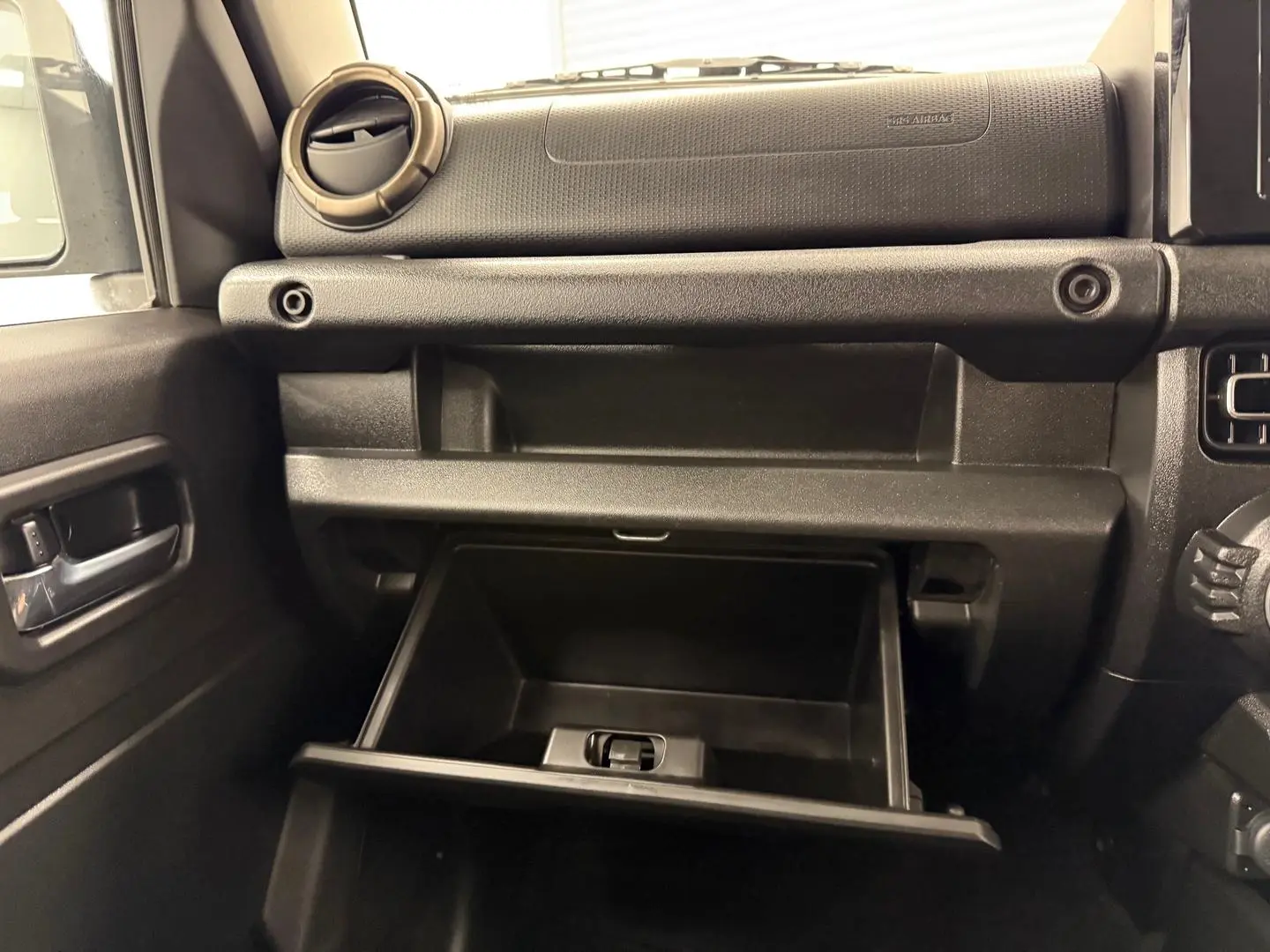 2023 Suzuki Jimny Gallery Image 28