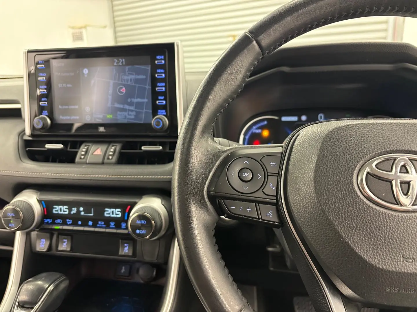 2020 Toyota RAV4 Gallery Image 25