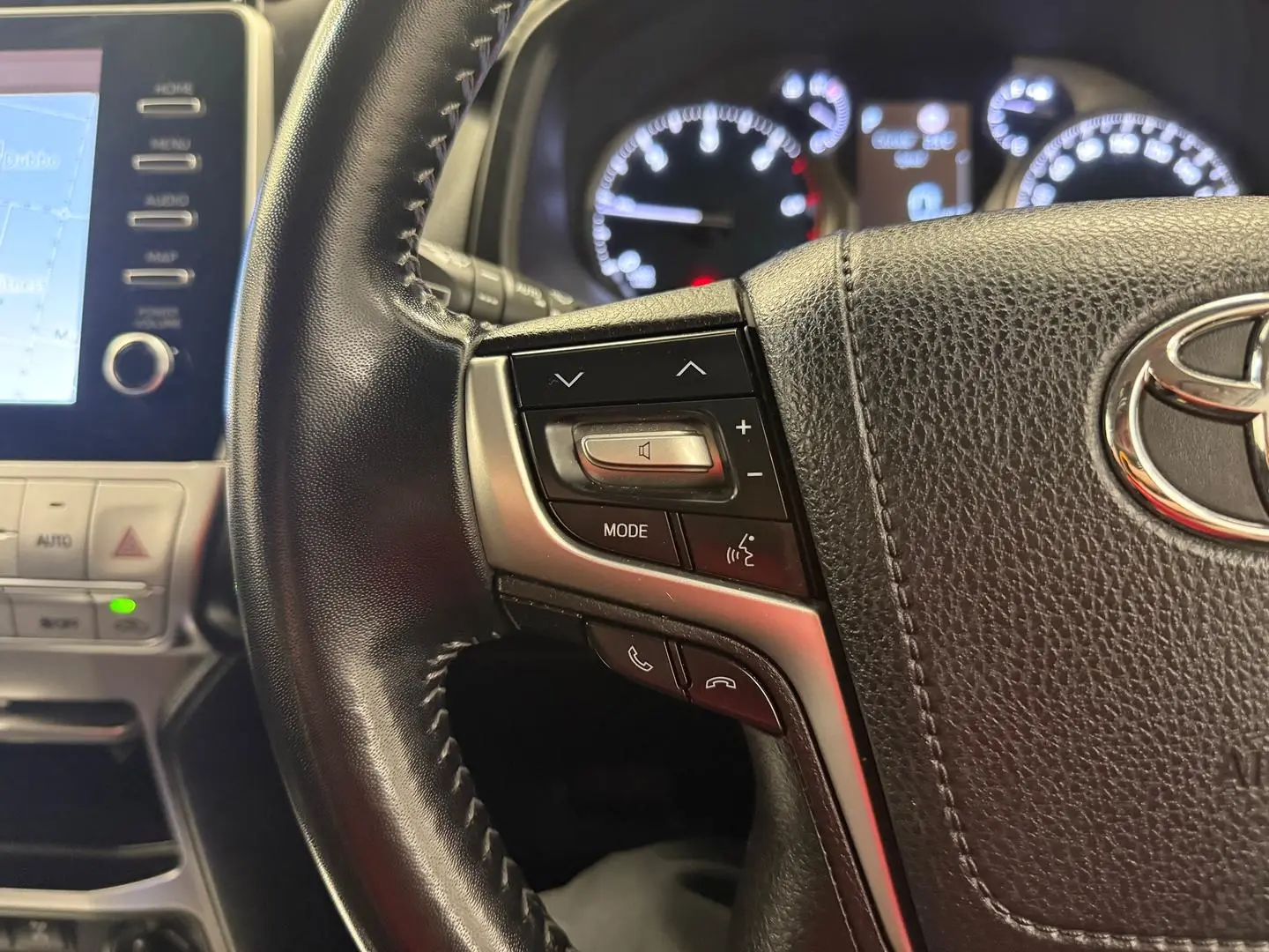 2022 Toyota Landcruiser Prado Gallery Image 26