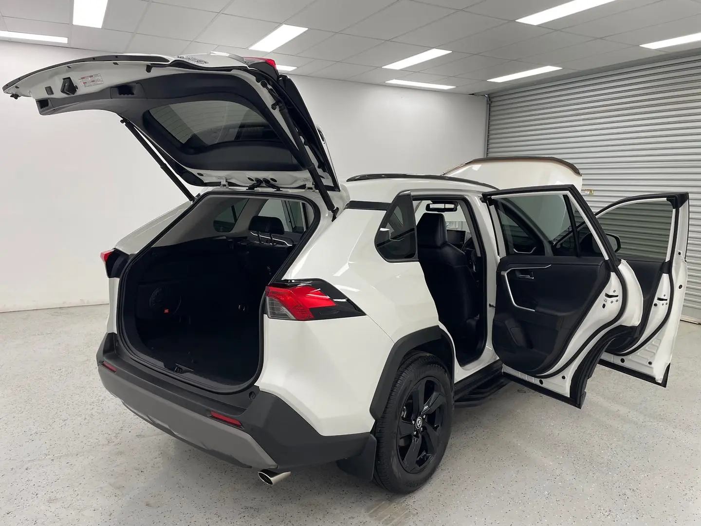 2020 Toyota RAV4 Gallery Image 10