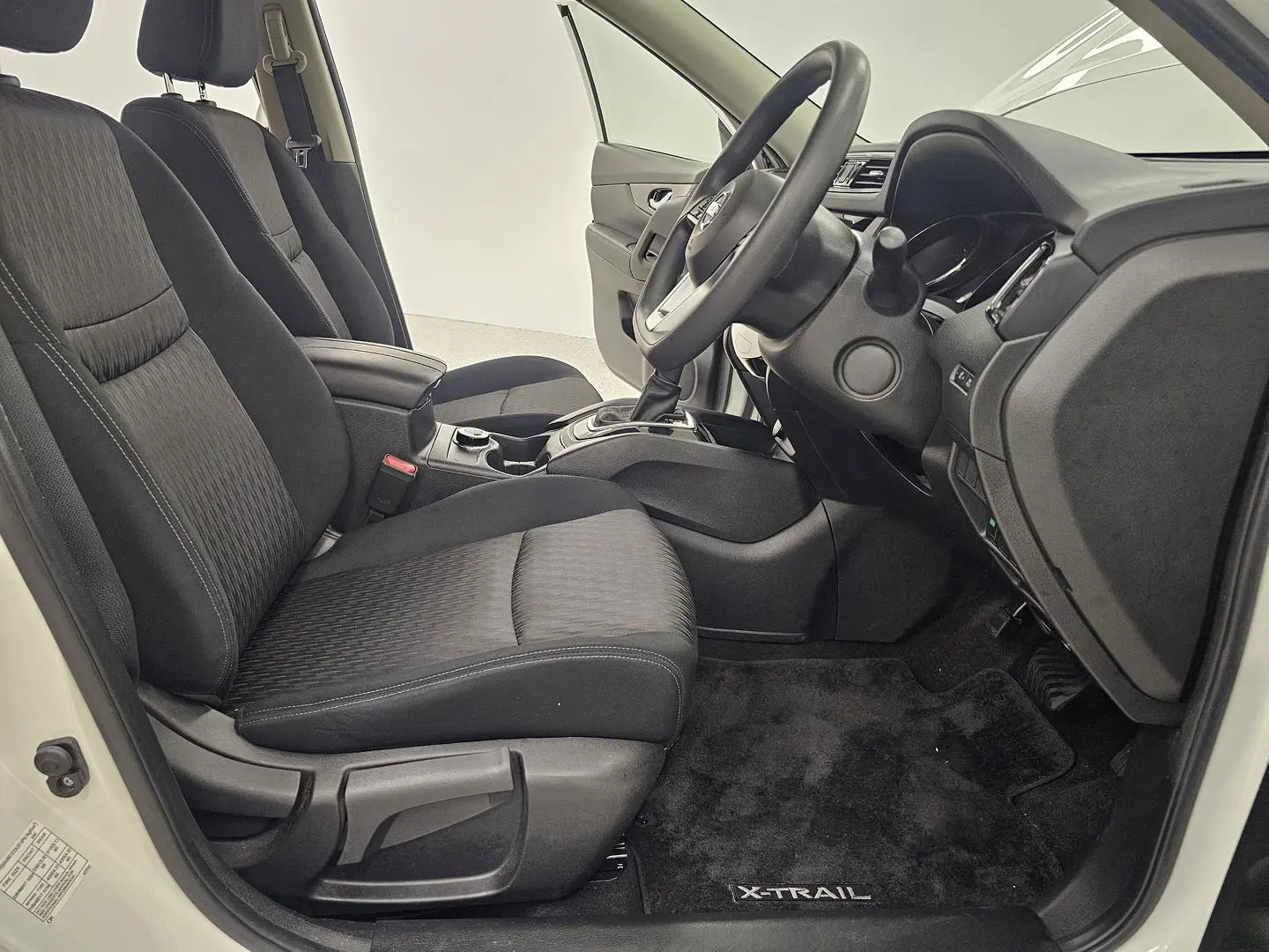 2021 Nissan X-TRAIL Gallery Image 23