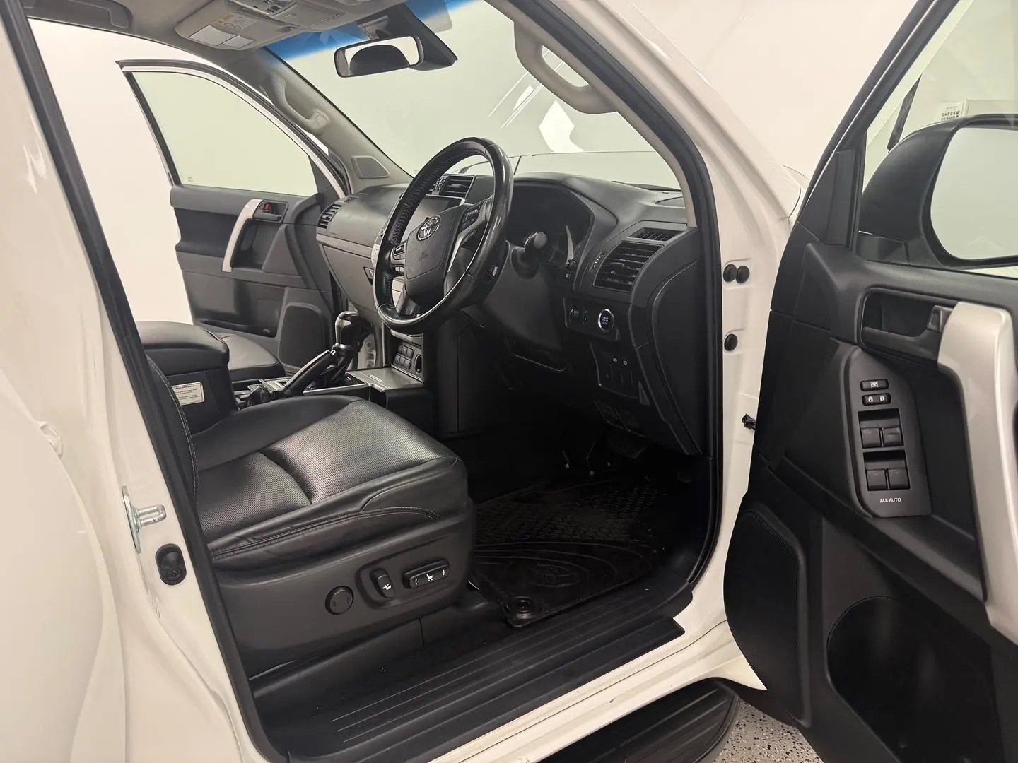 2021 Toyota Landcruiser Prado Gallery Image 19