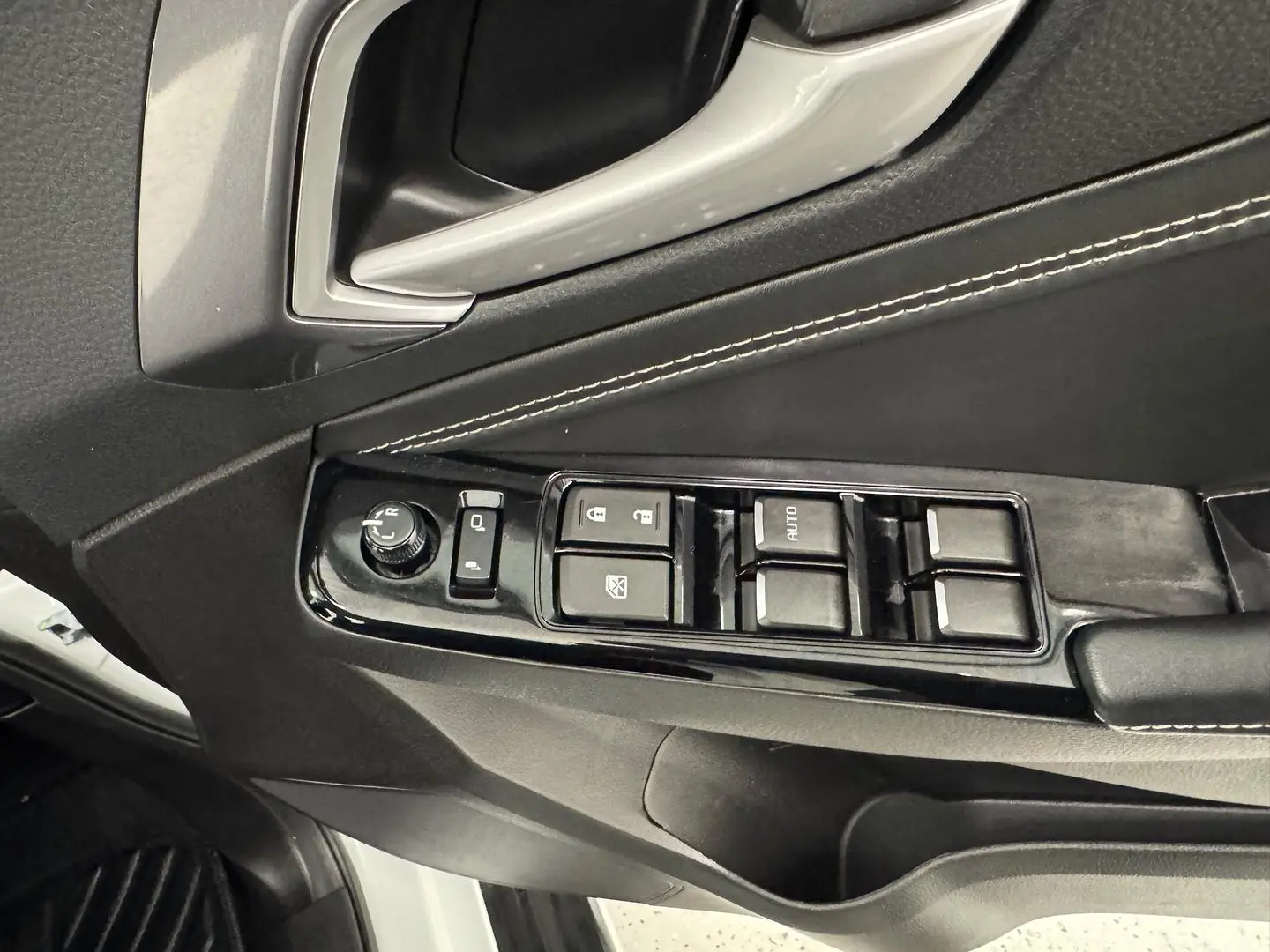 2024 Isuzu D-MAX Gallery Image 21