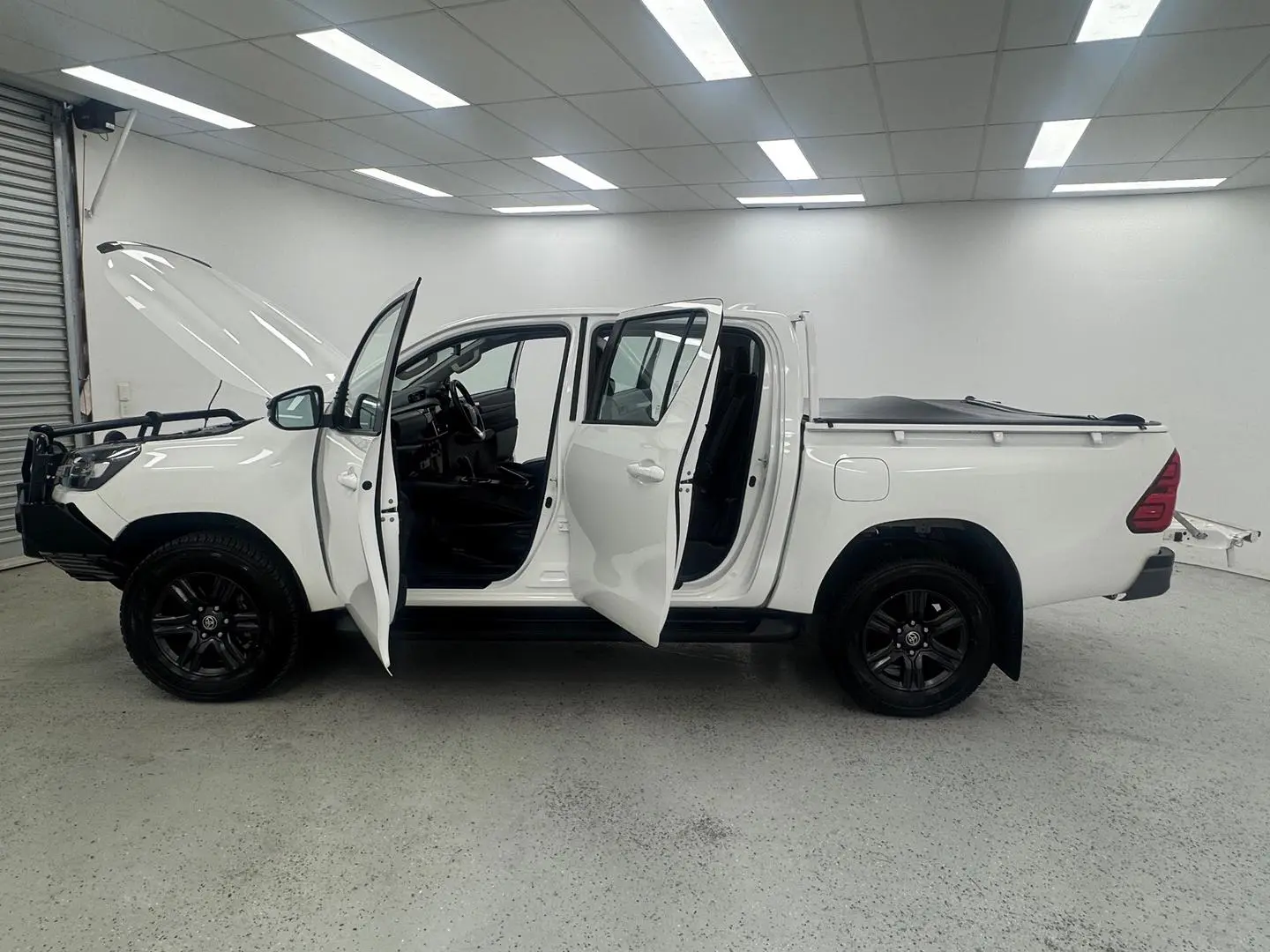 2023 Toyota Hilux Gallery Image 11
