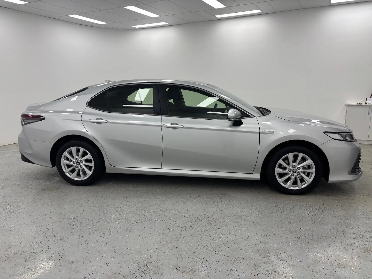 2024 Toyota Camry Gallery Image 2