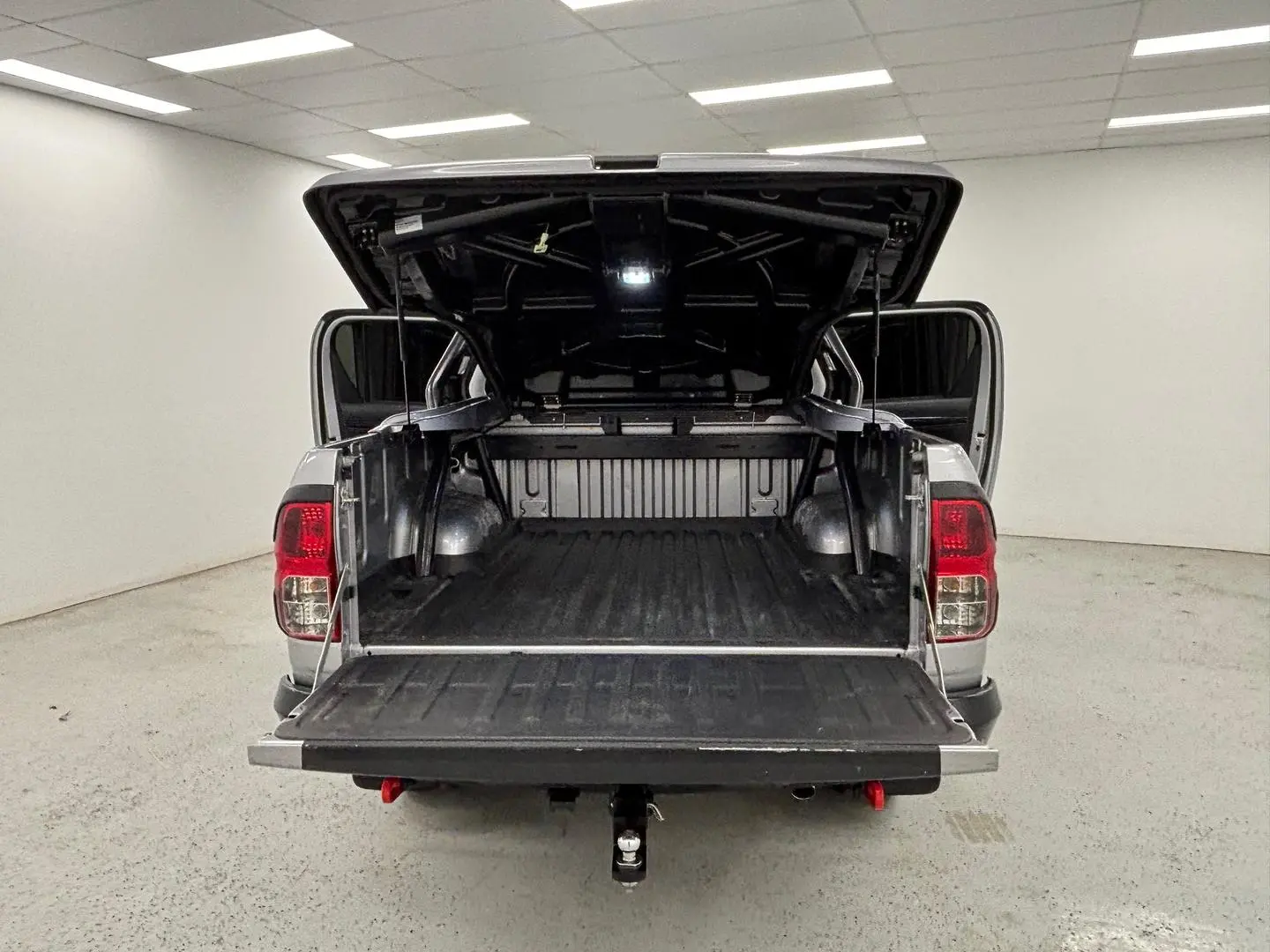 2019 Toyota Hilux Gallery Image 11