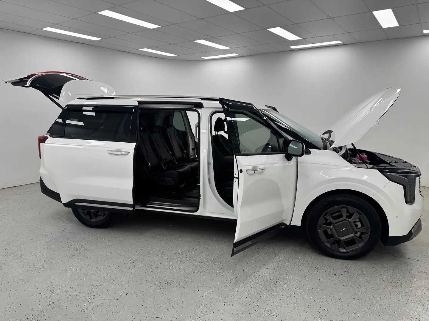 2024 Kia Carnival Gallery Image 8