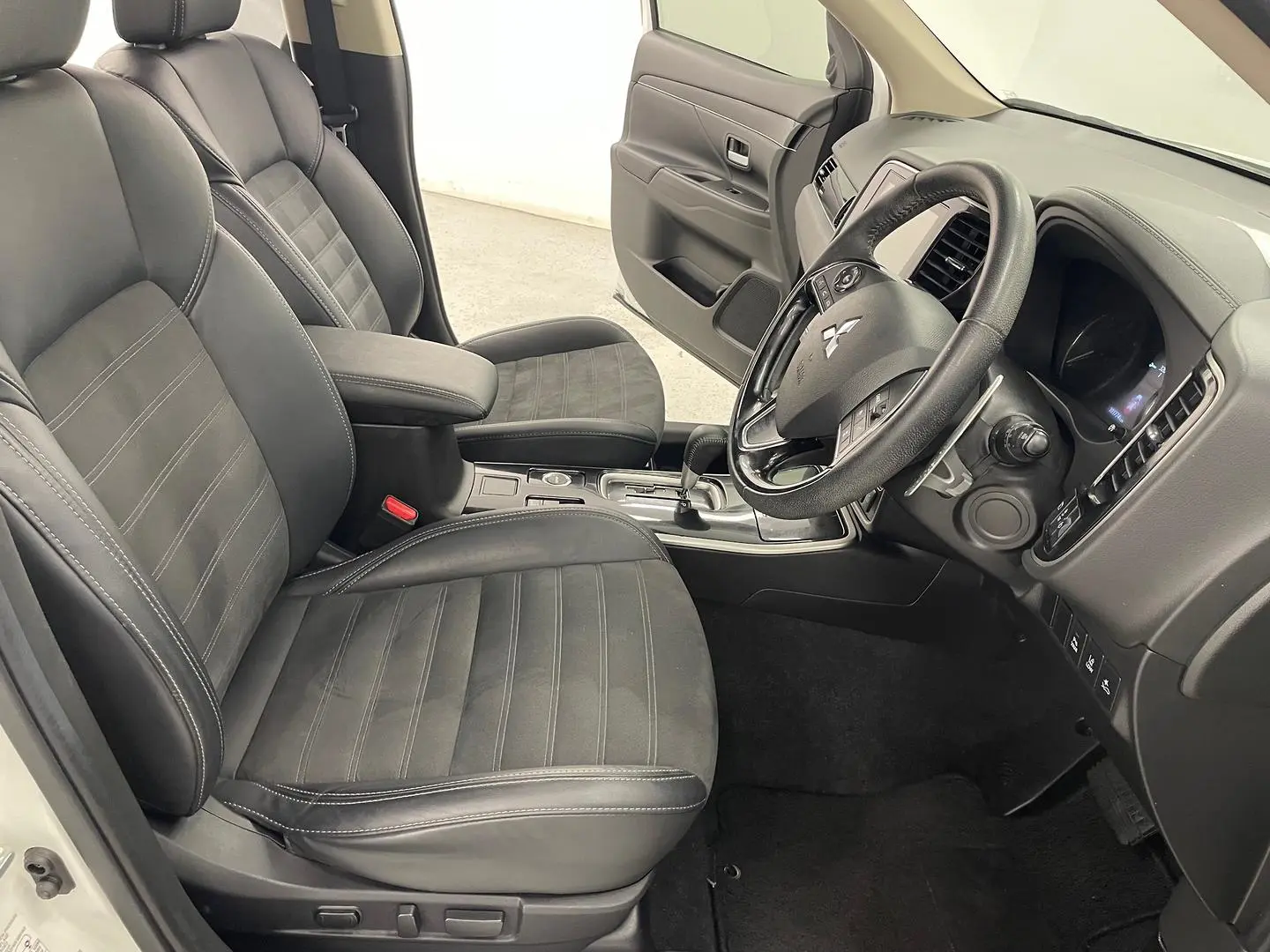 2019 Mitsubishi Outlander Gallery Image 23