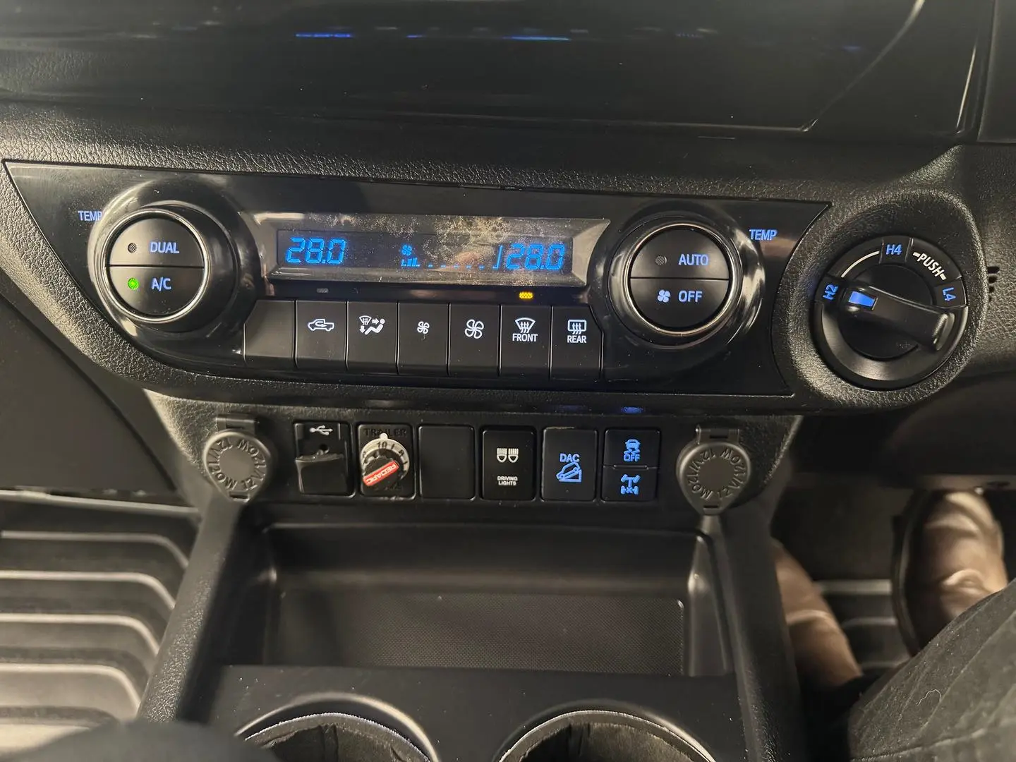 2023 Toyota Hilux Gallery Image 23
