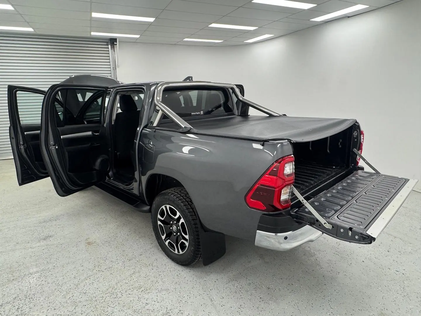 2023 Toyota Hilux Gallery Image 11