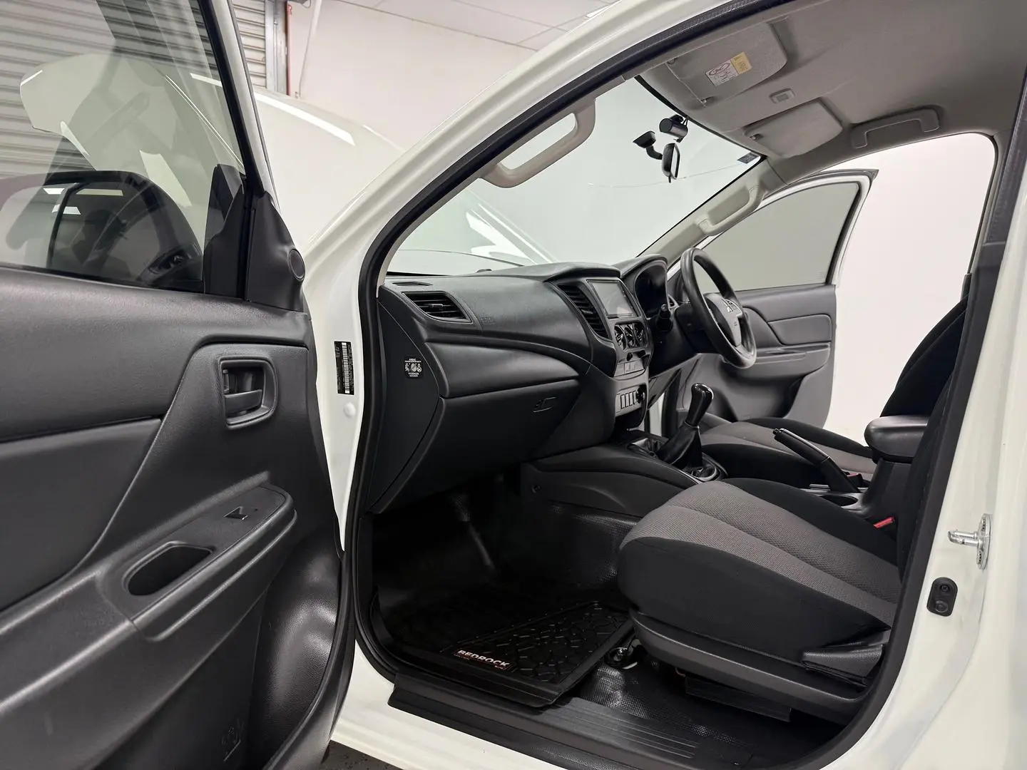 2022 Mitsubishi Triton Gallery Image 10