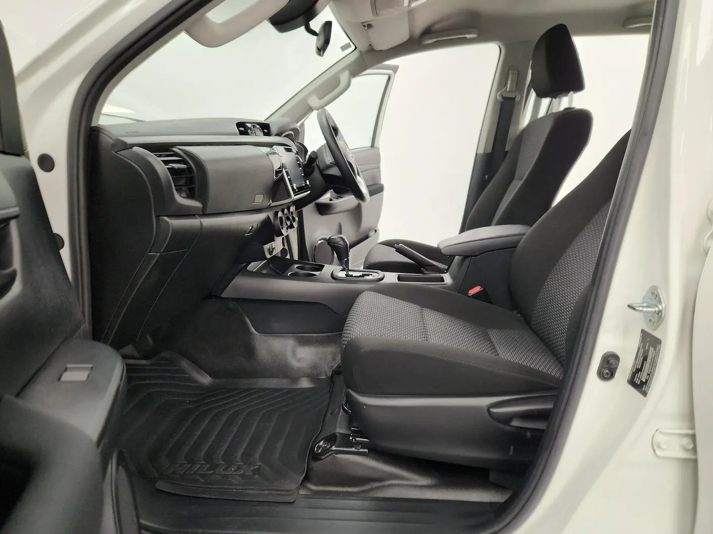 2021 Toyota Hilux Gallery Image 18