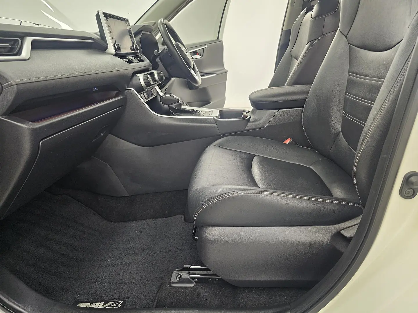 2021 Toyota RAV4 Gallery Image 12