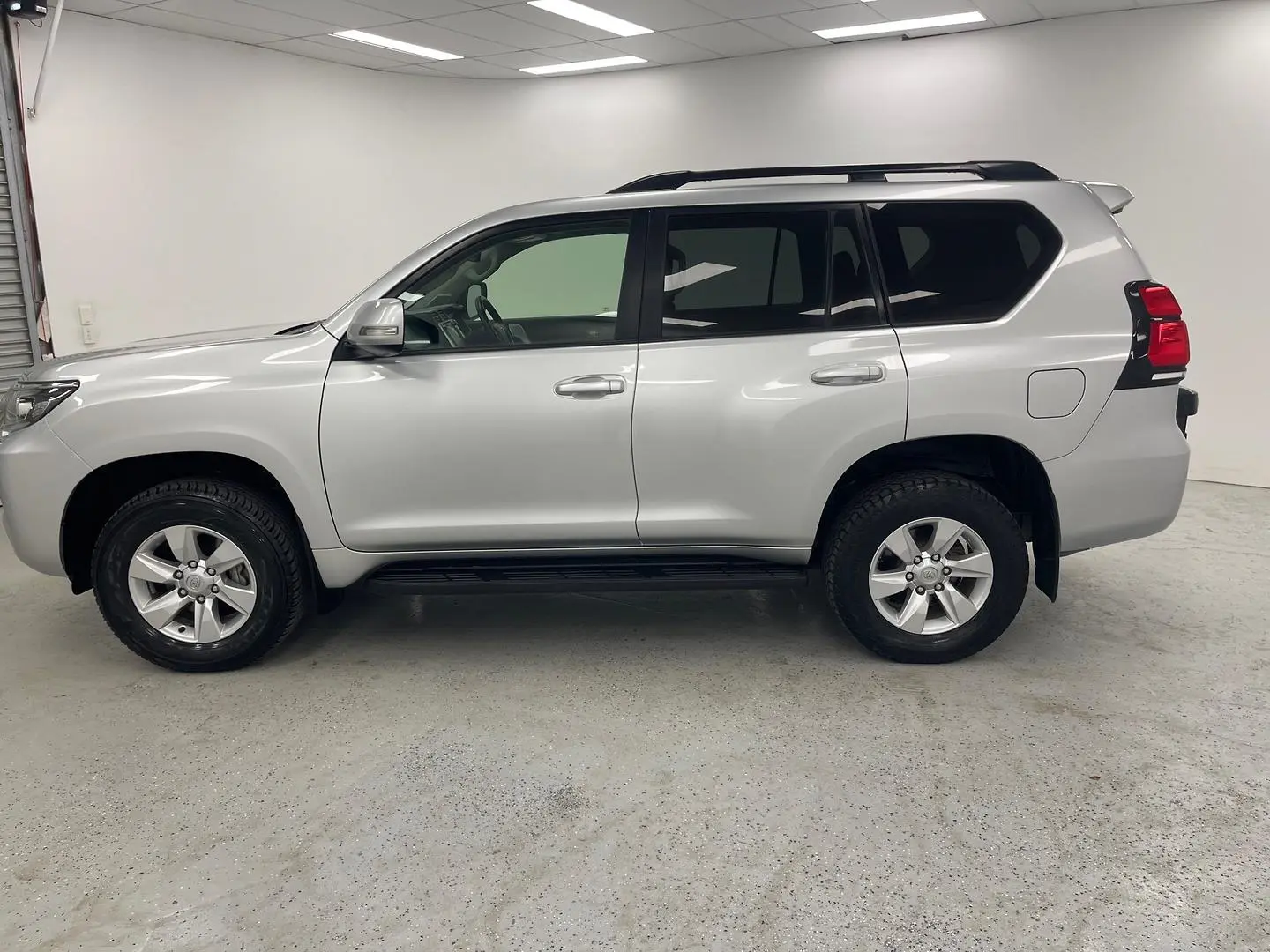 2017 Toyota Landcruiser Prado Gallery Image 6