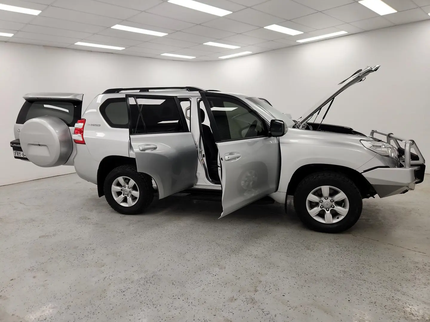 2017 Toyota Landcruiser Prado Gallery Image 9