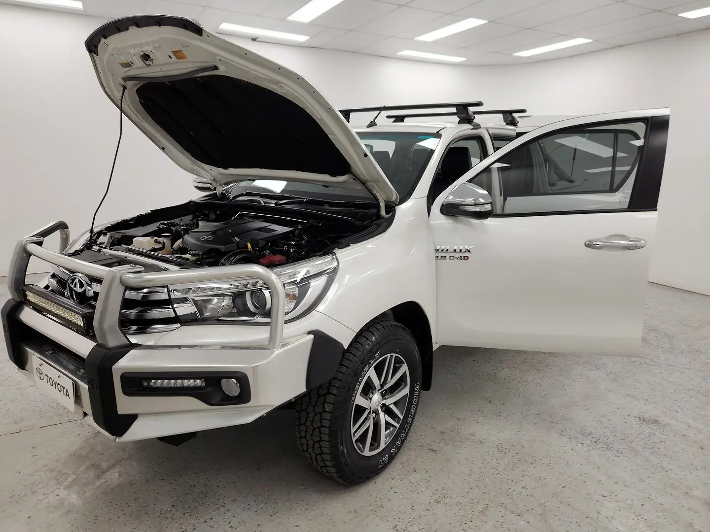 2017 Toyota Hilux Gallery Image 14