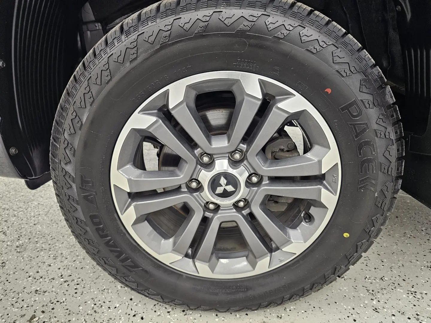 2023 Mitsubishi Triton Gallery Image 9