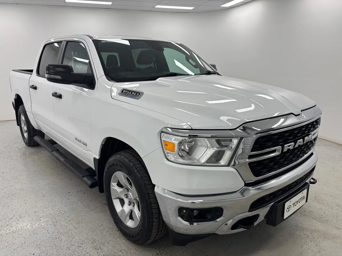 2023 RAM 1500 Gallery Image 1
