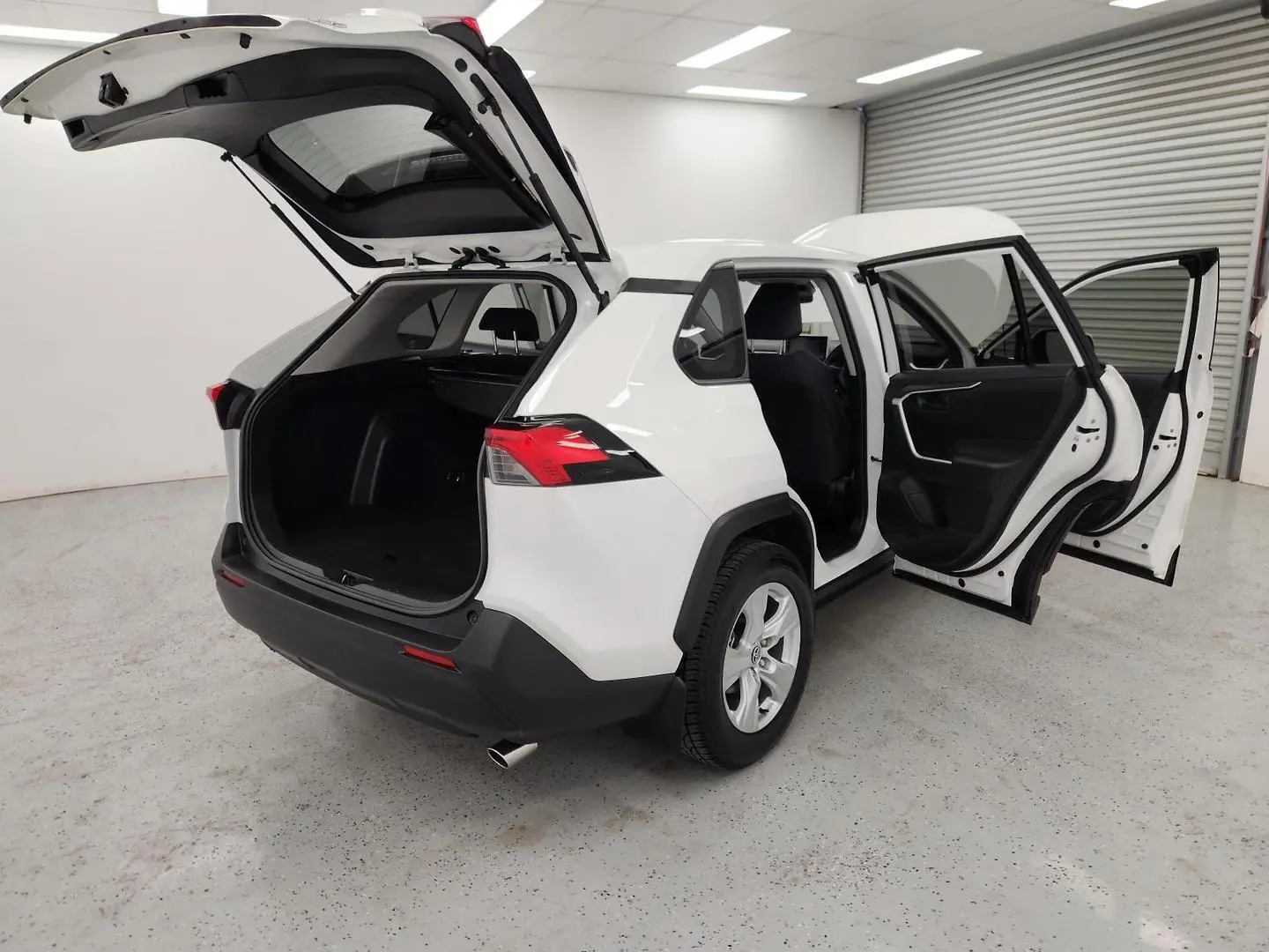 2019 Toyota RAV4 Gallery Image 10