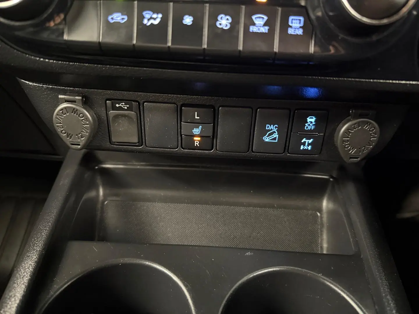 2022 Toyota Hilux Gallery Image 36