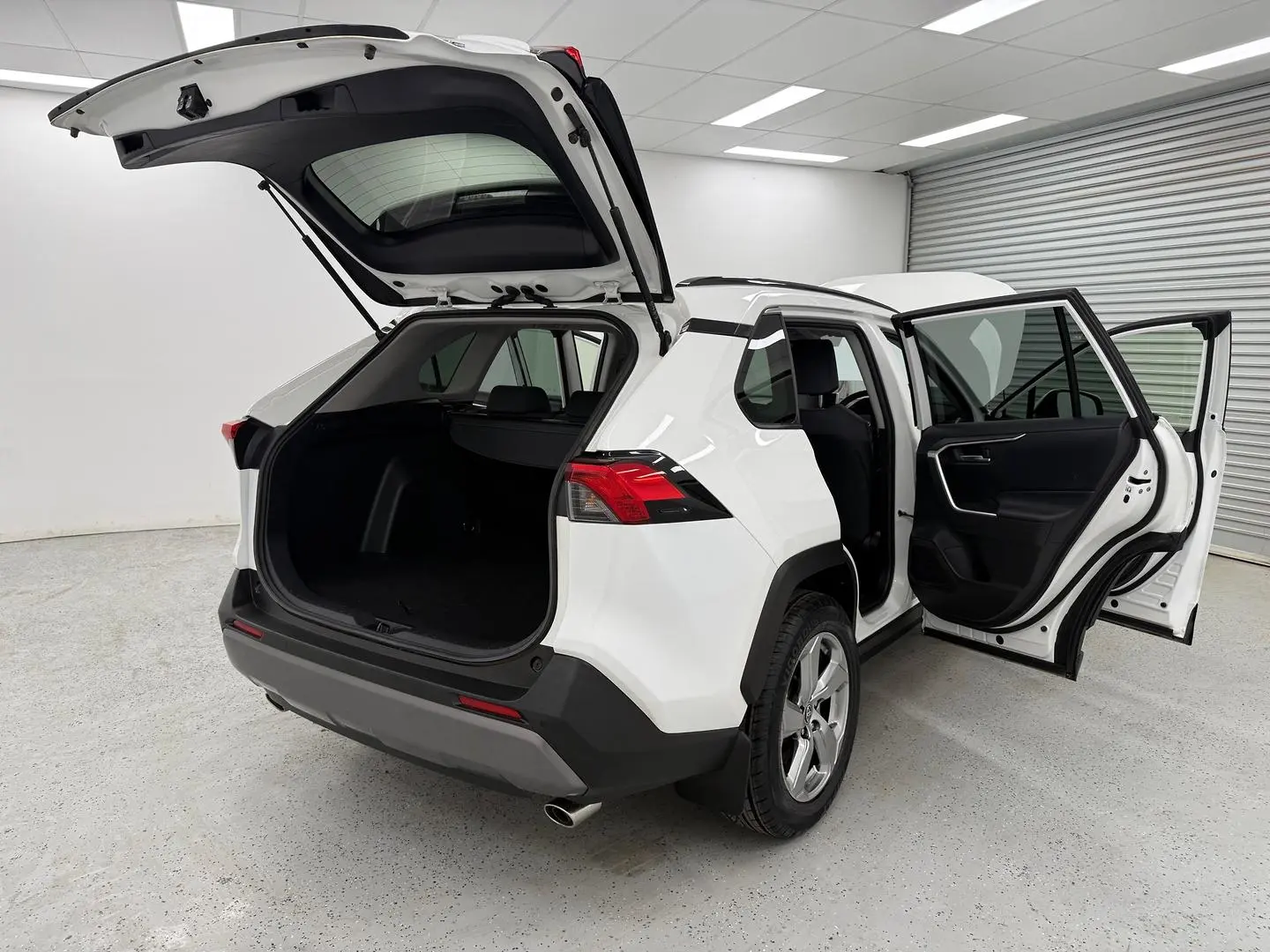 2020 Toyota RAV4 Gallery Image 15