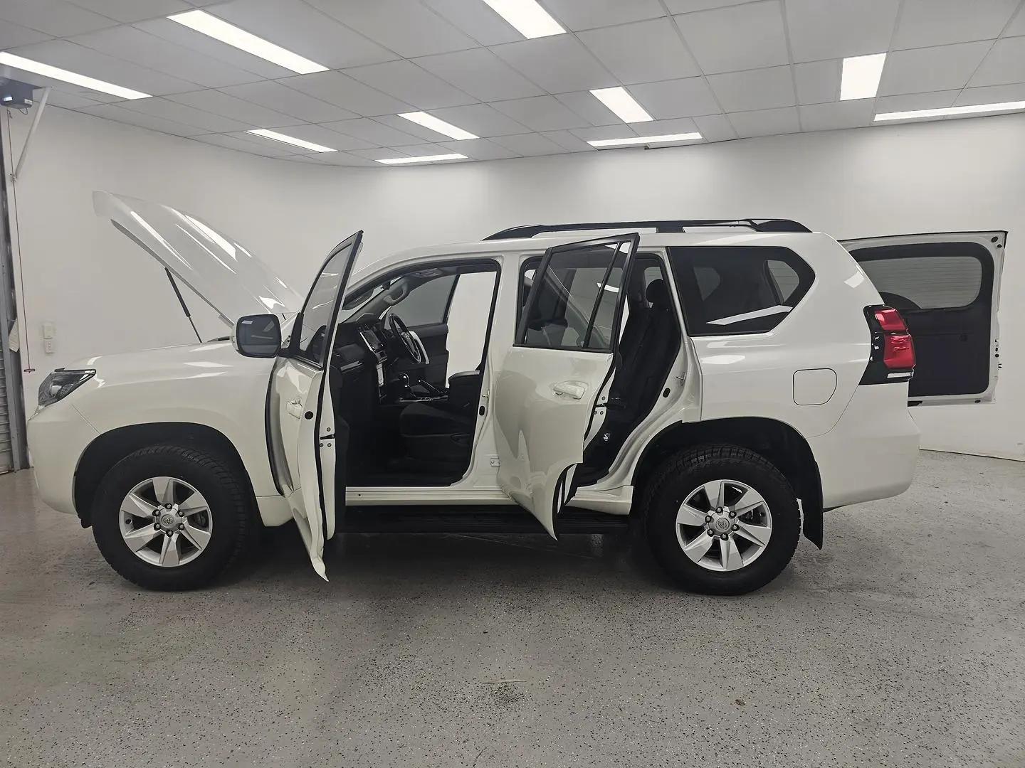 2021 Toyota Landcruiser Prado Gallery Image 10