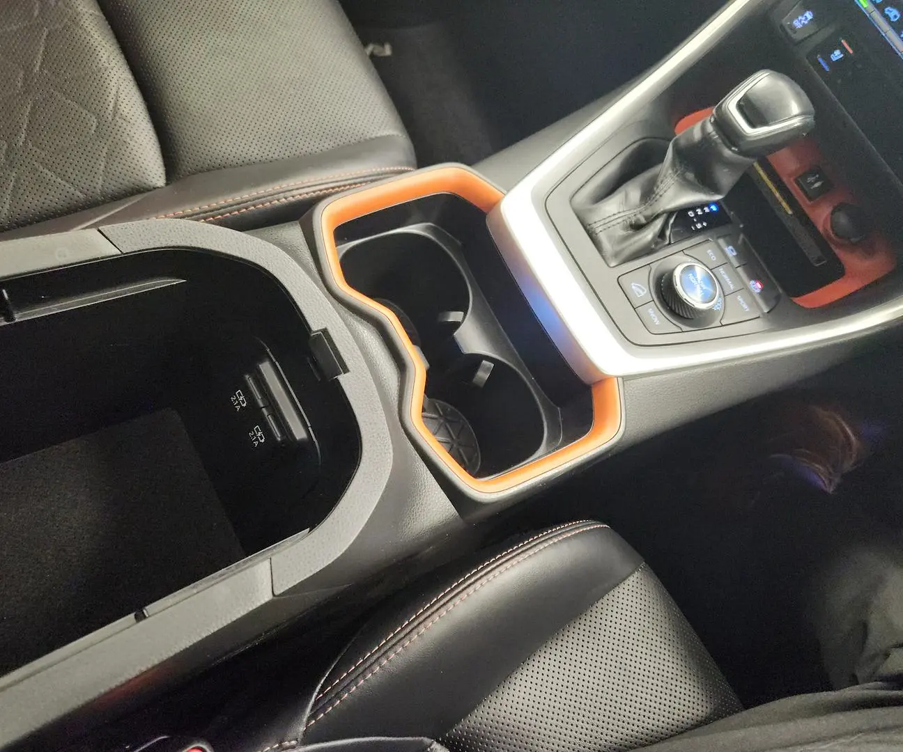 2019 Toyota RAV4 Gallery Image 32