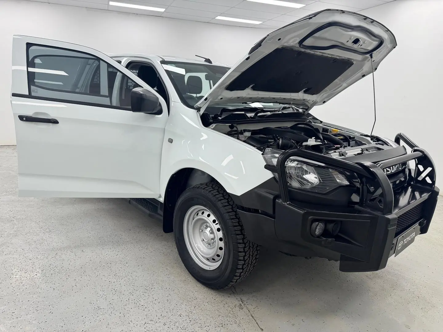 2024 Isuzu D-MAX Gallery Image 7