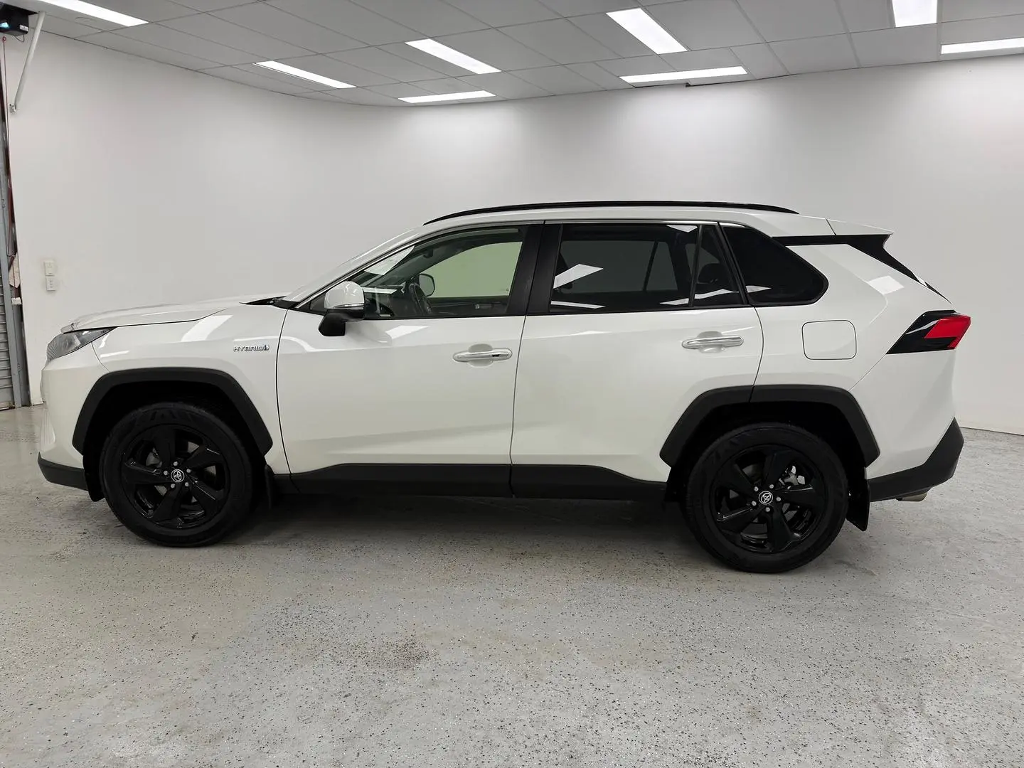 2020 Toyota RAV4 Gallery Image 6