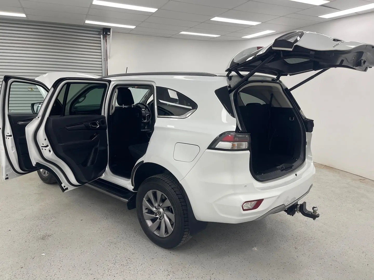 2021 Isuzu MU-X Gallery Image 11