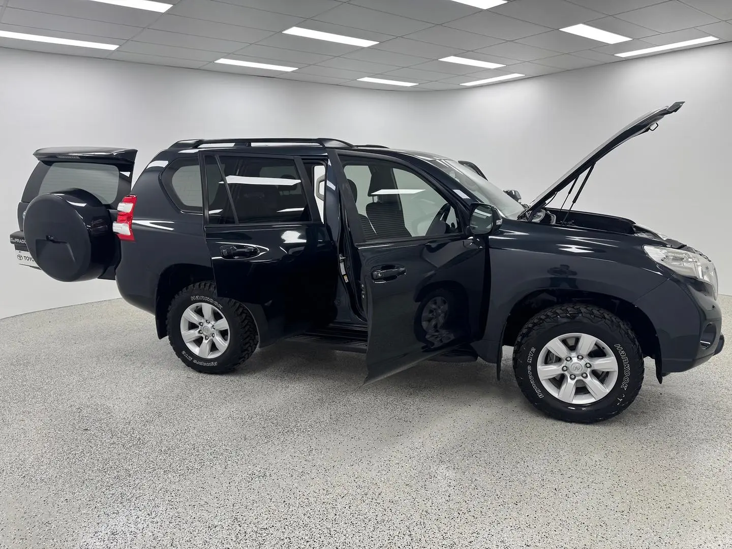 2016 Toyota Landcruiser Prado Gallery Image 8