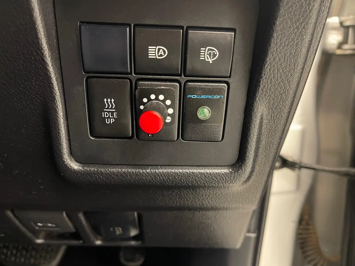 2017 Toyota Landcruiser Prado Gallery Image 24