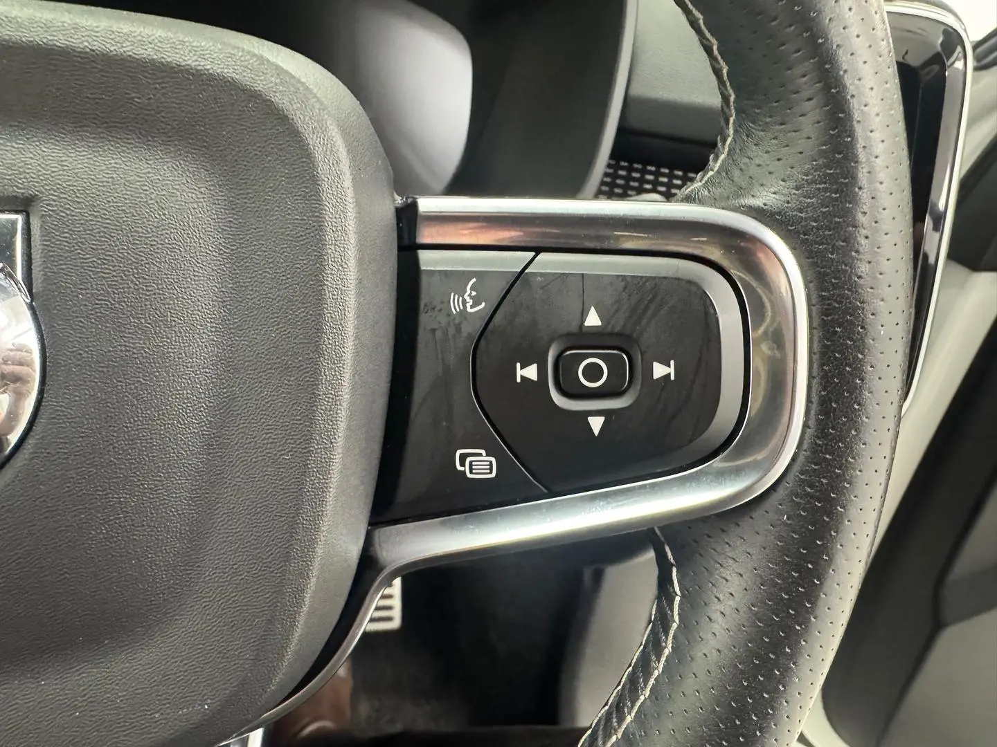 2020 Volvo XC40 Gallery Image 18