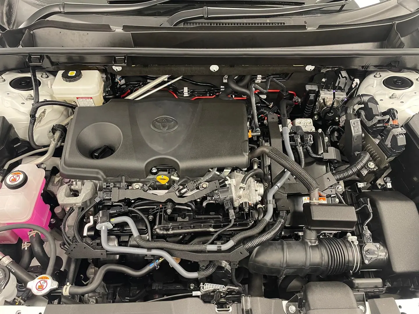 2023 Toyota RAV4 Gallery Image 16