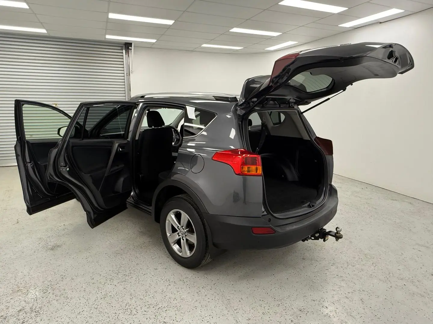 2015 Toyota RAV4 Gallery Image 13