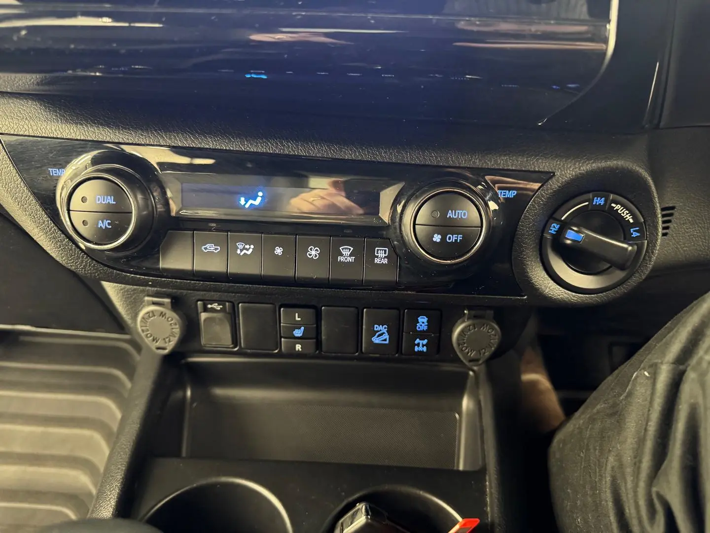 2023 Toyota Hilux Gallery Image 25