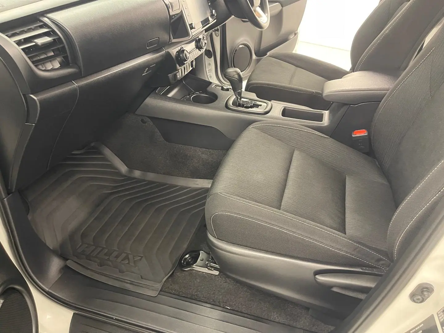 2025 Toyota Hilux Gallery Image 18