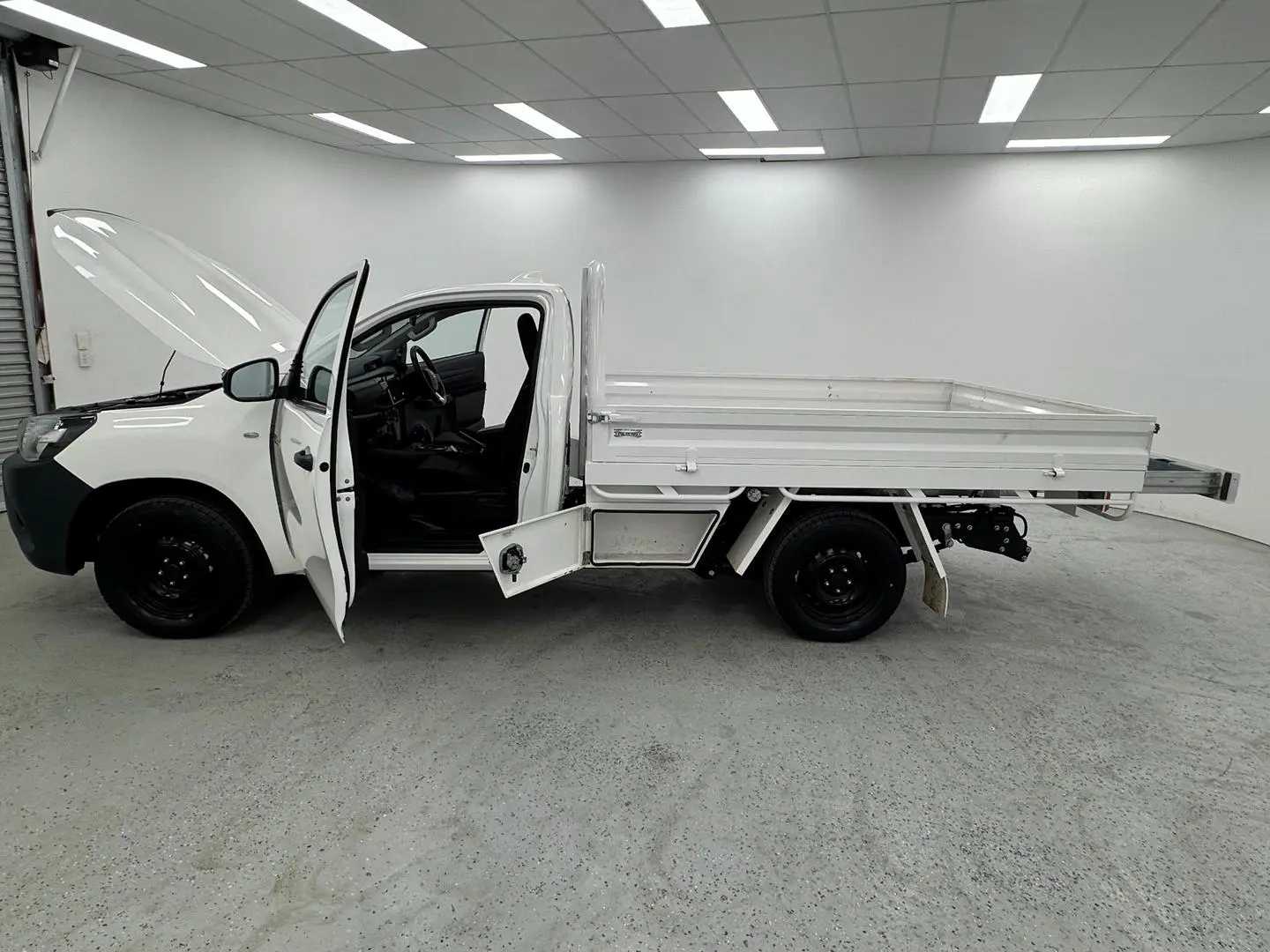 2023 Toyota Hilux Gallery Image 11