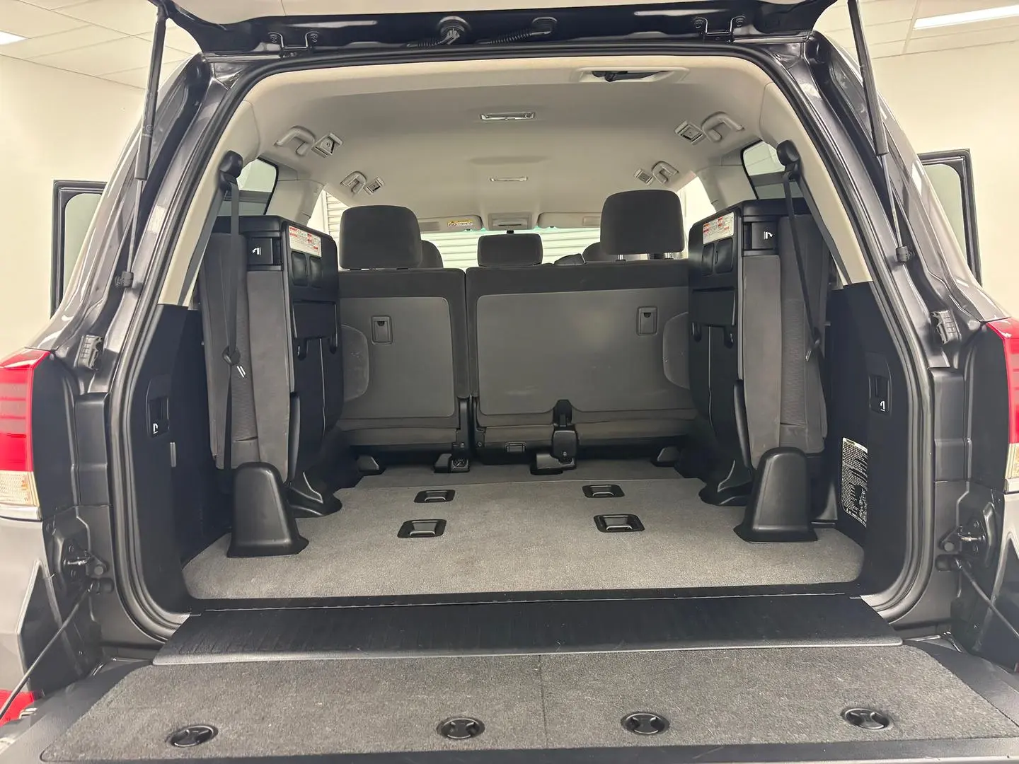 2017 Toyota Landcruiser Gallery Image 20