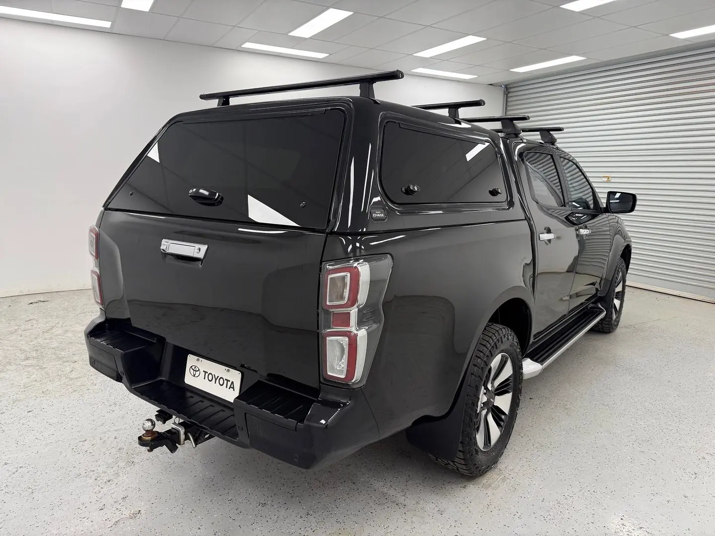 2022 Isuzu D-MAX Gallery Image 3