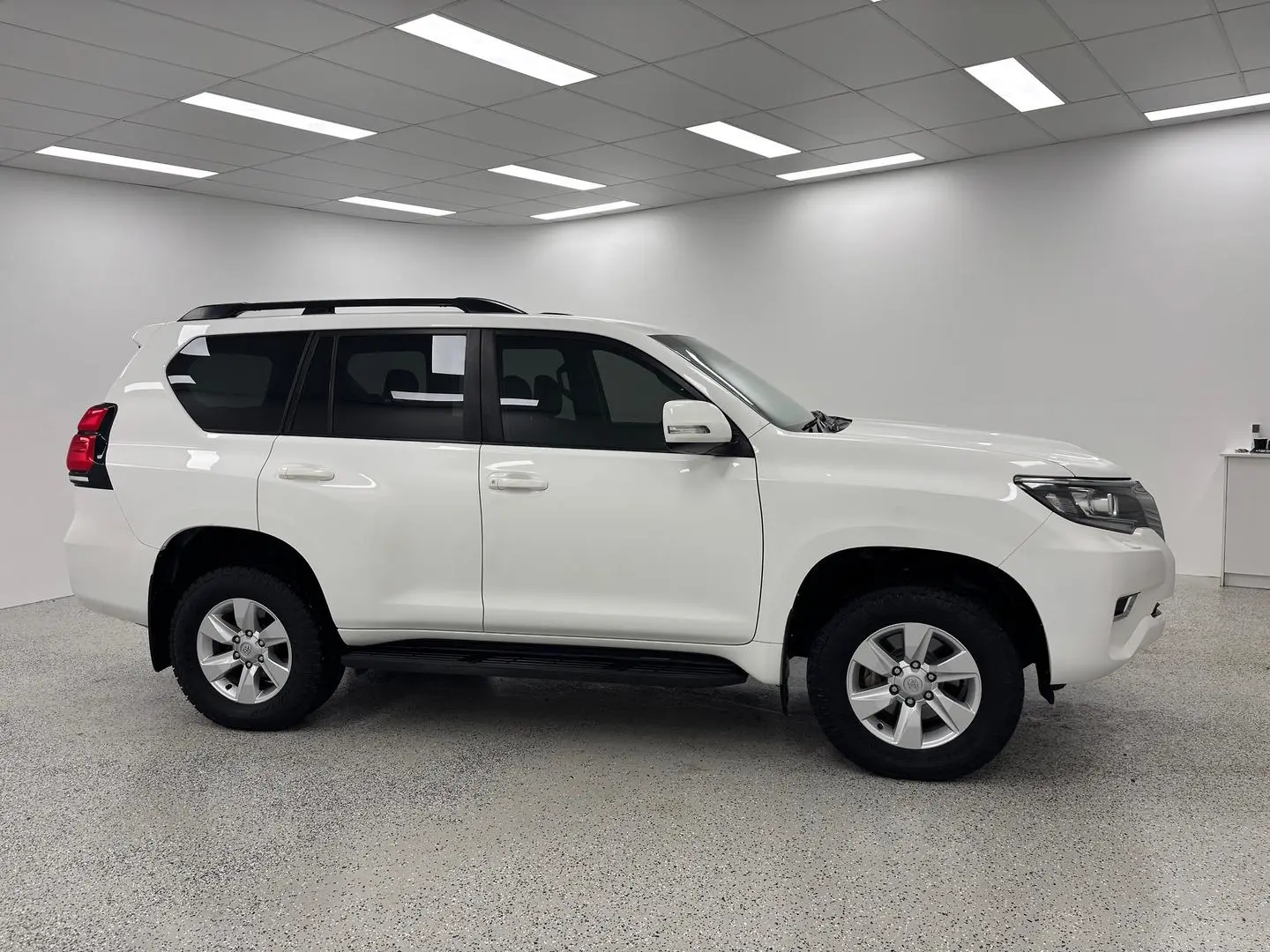 2018 Toyota Landcruiser Prado Gallery Image 2
